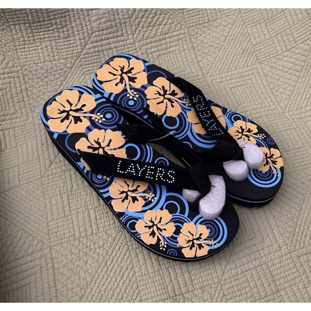 Layers Women Size 7 FlipFlops Yellow Hibiscus Floral Rhinestone Logo 1.75" Heel